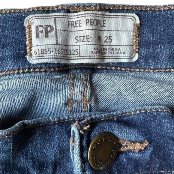 Free People size 25 inseam 25” distressed jeans EUC - Picture 4 of 4